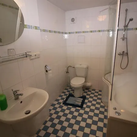 Conifer Idyllicprague * Prag